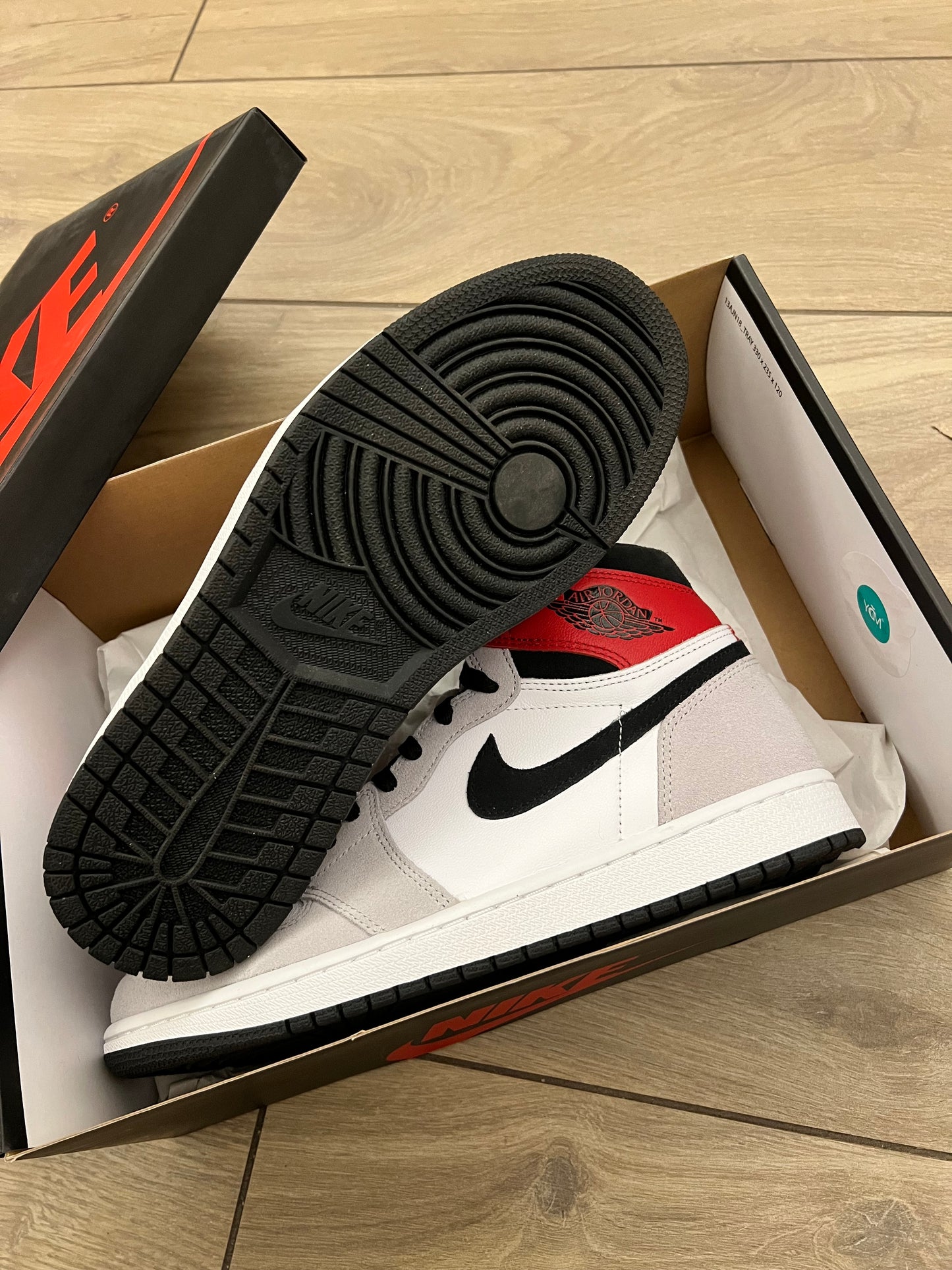 Jordan 1 Light Smoke Grey - brand new