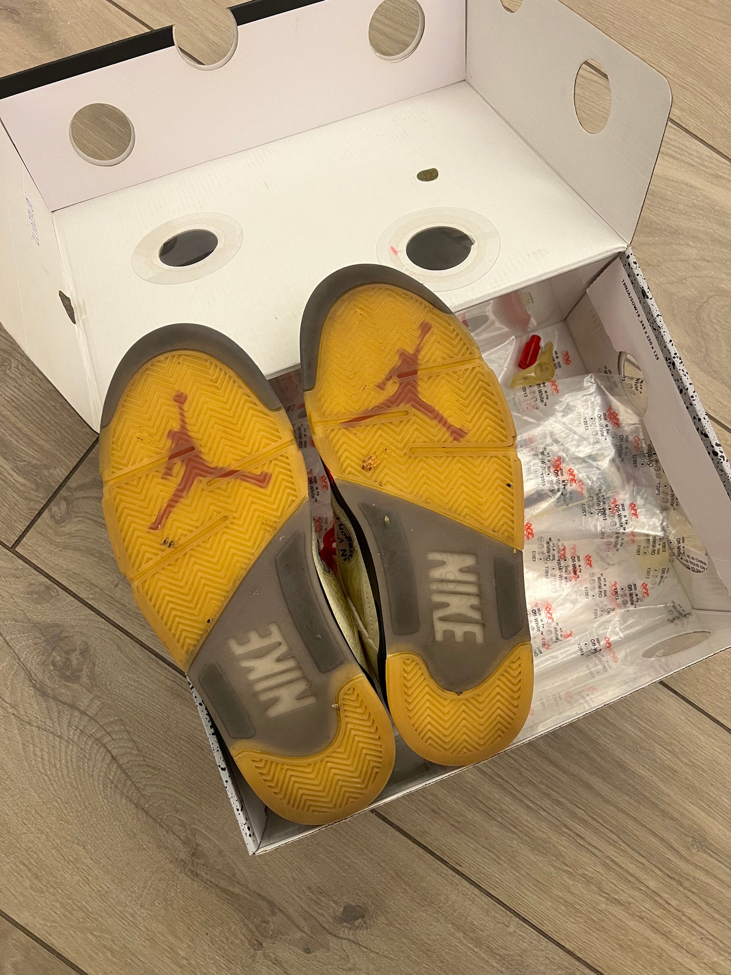 Jordan 5 Off White Sail - taglia 42,5 used