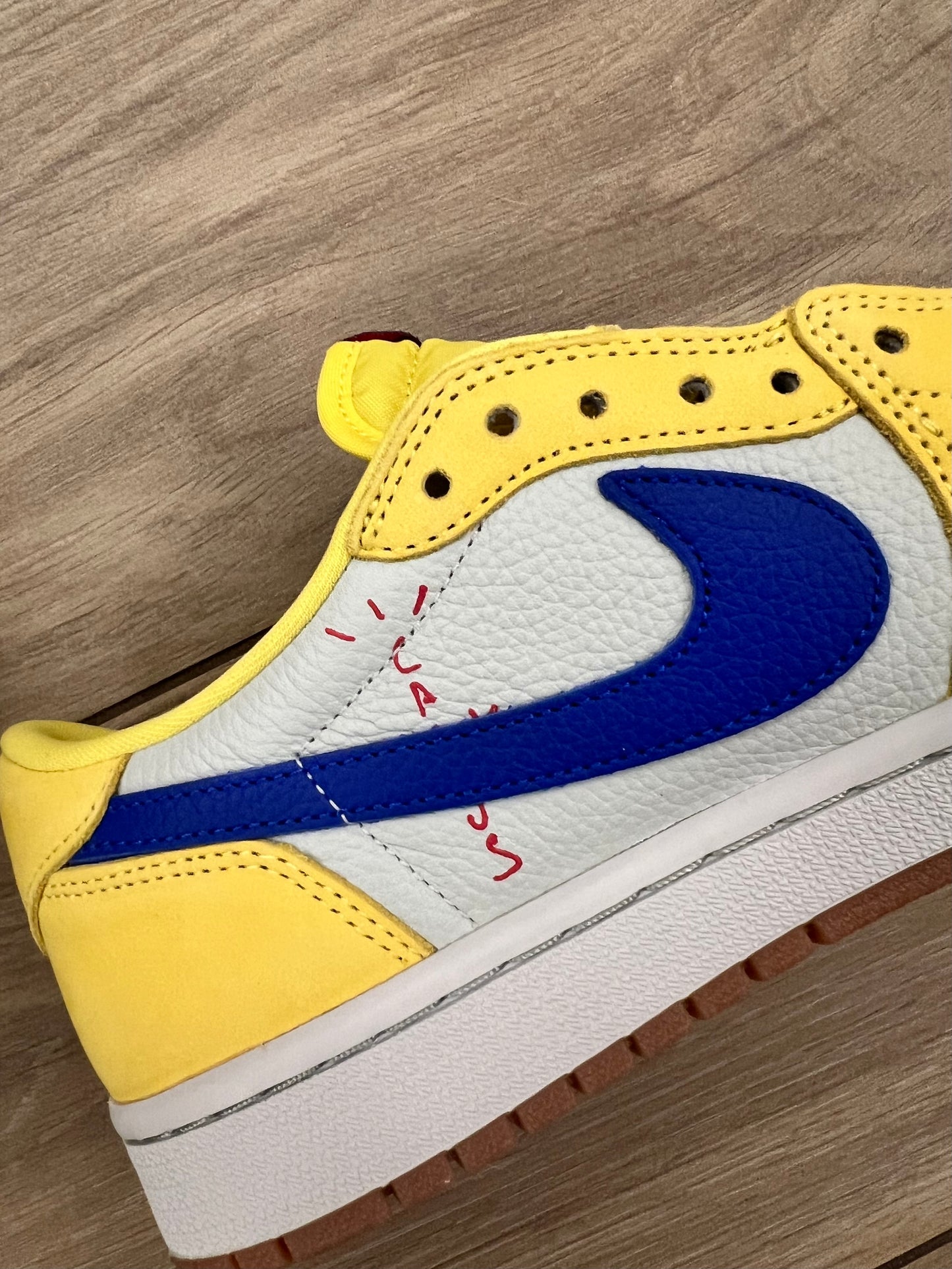 Jordan 1 Low Travis Scott Canary Yellow - brand new