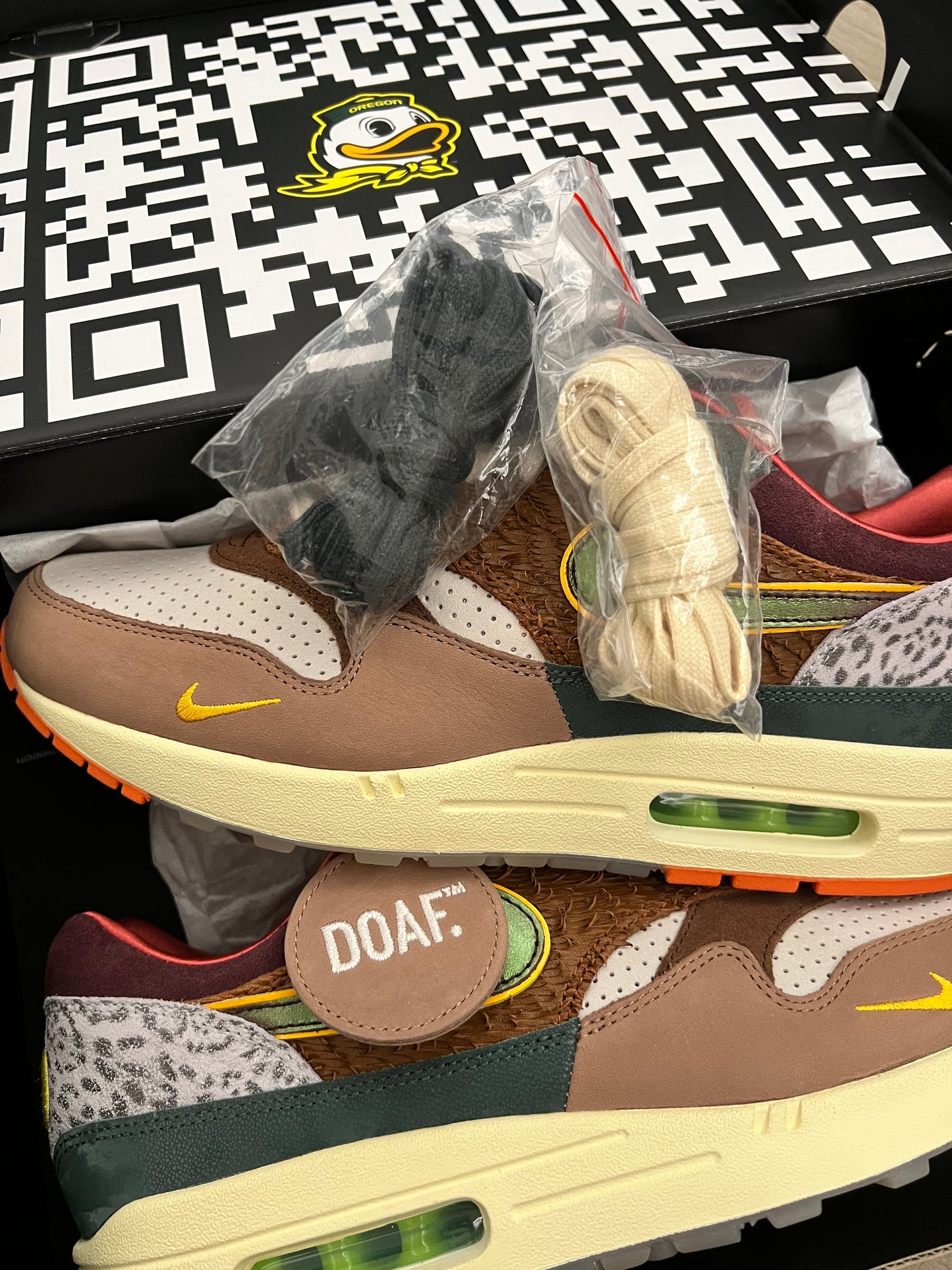 Air Max 1 Lux University of Oregon PE - brand new