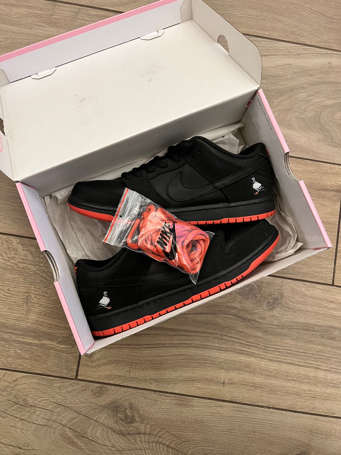 Dunk Low SB "Black Pigeon" - used