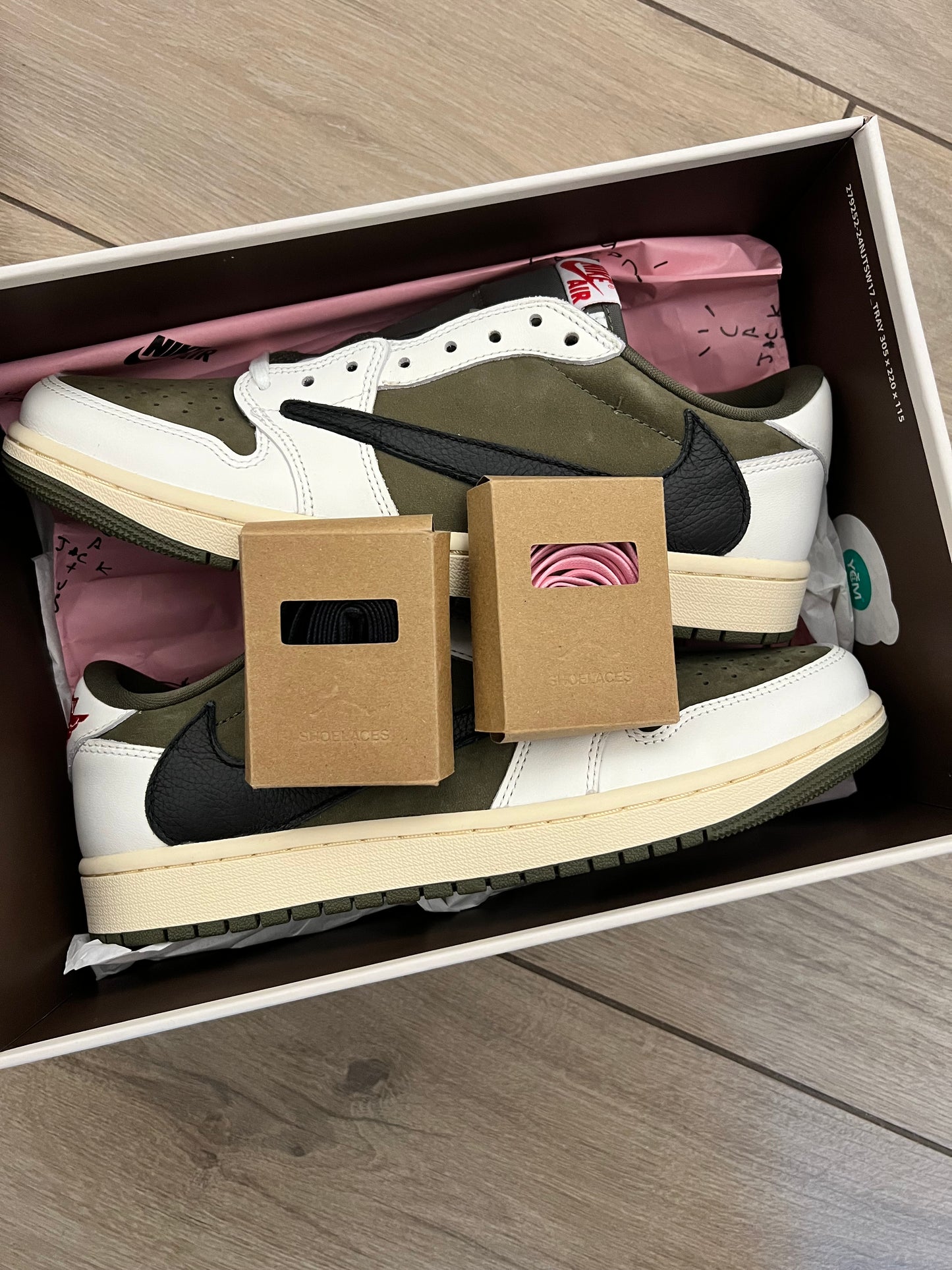 Jordan 1 Low Travis Scott Medium Olive - brand new