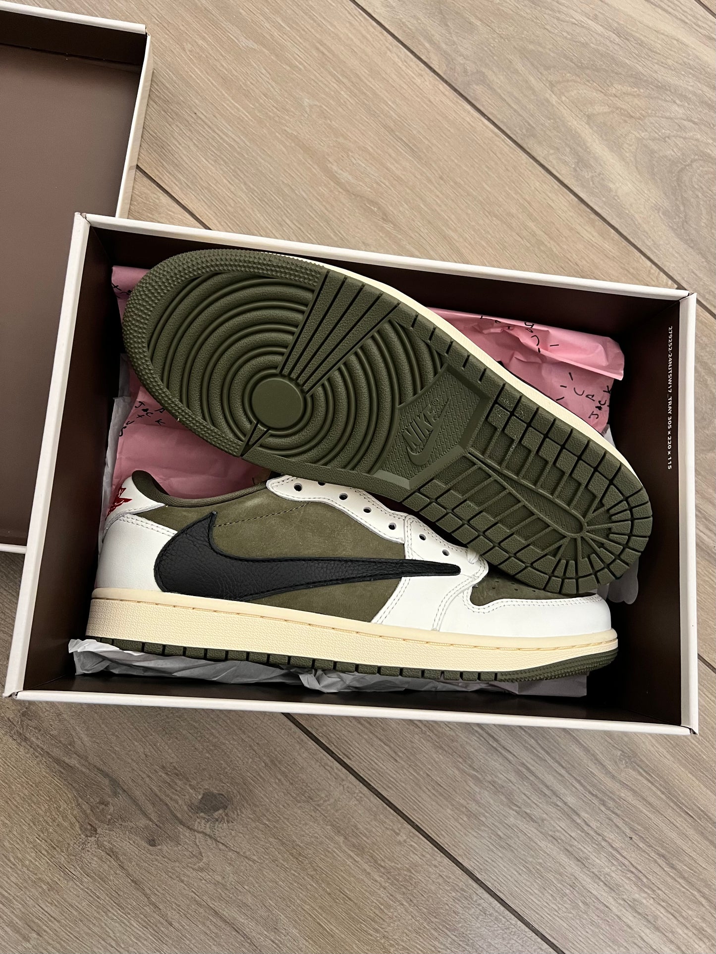 Jordan 1 Low Travis Scott Medium Olive - brand new