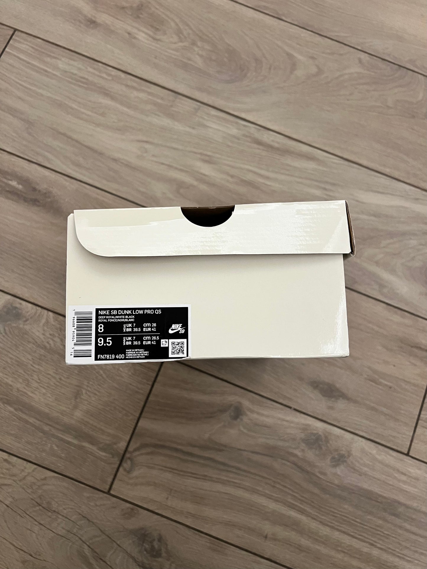 Dunk Low SB Born and Raised - brand new