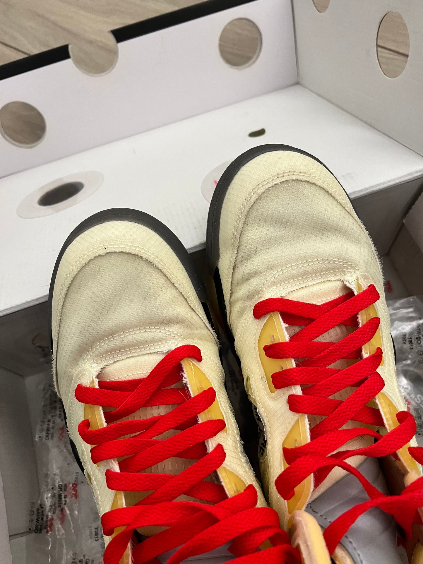 Jordan 5 Off White Sail - taglia 42,5 used