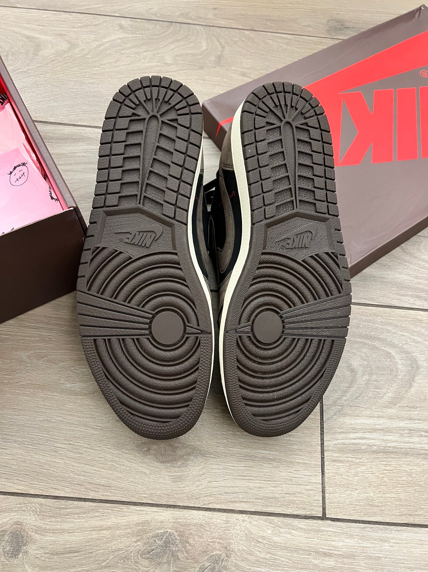 Jordan 1 Low Travis Scott Mocha - brand new