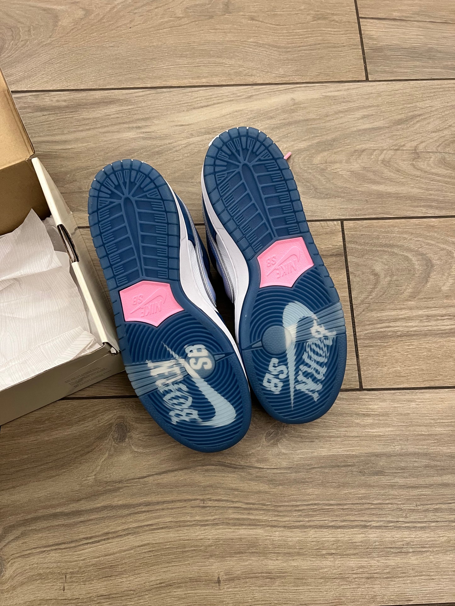 Dunk Low SB Born and Raised - brand new
