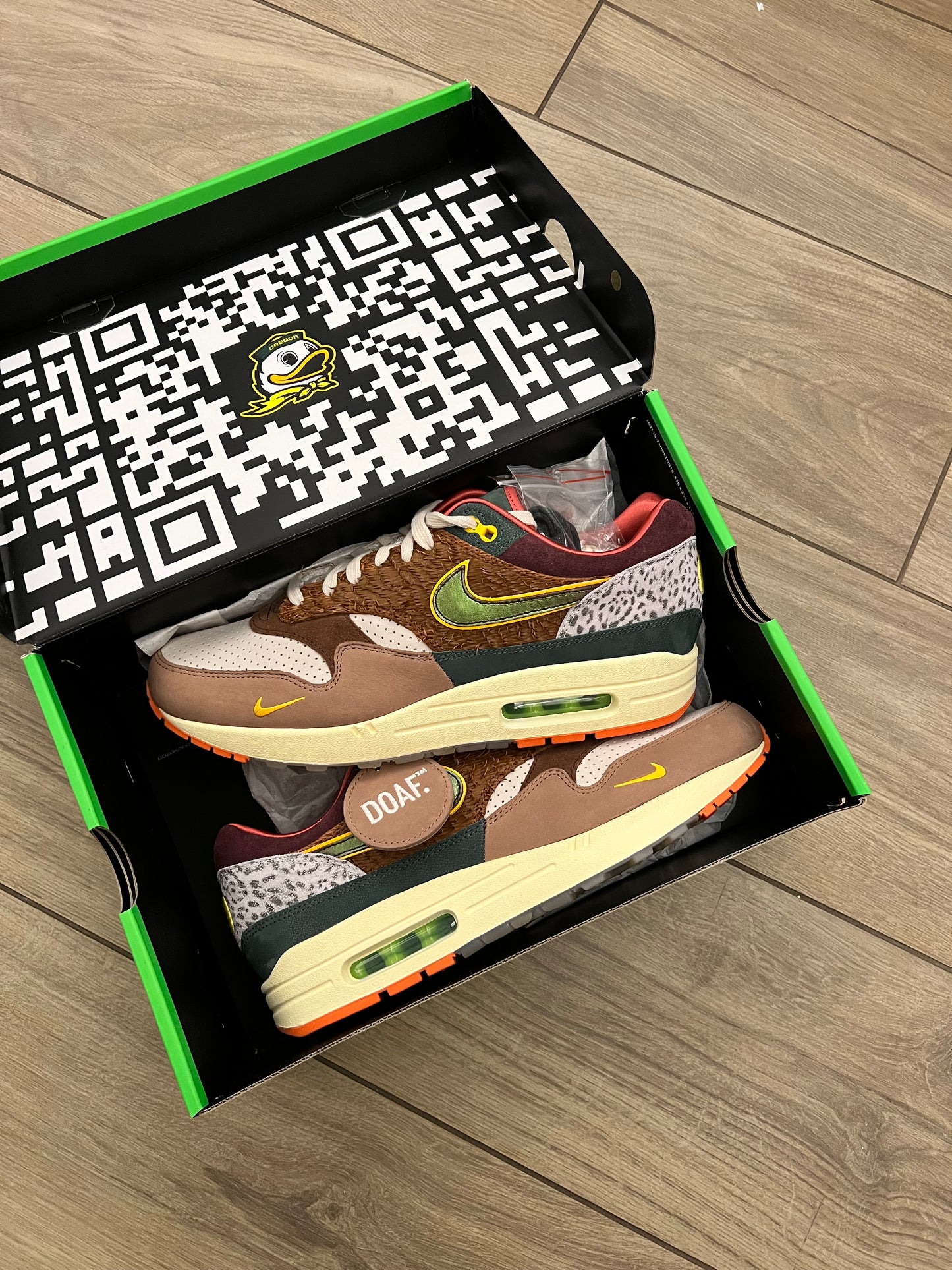Air Max 1 Lux University of Oregon PE - brand new