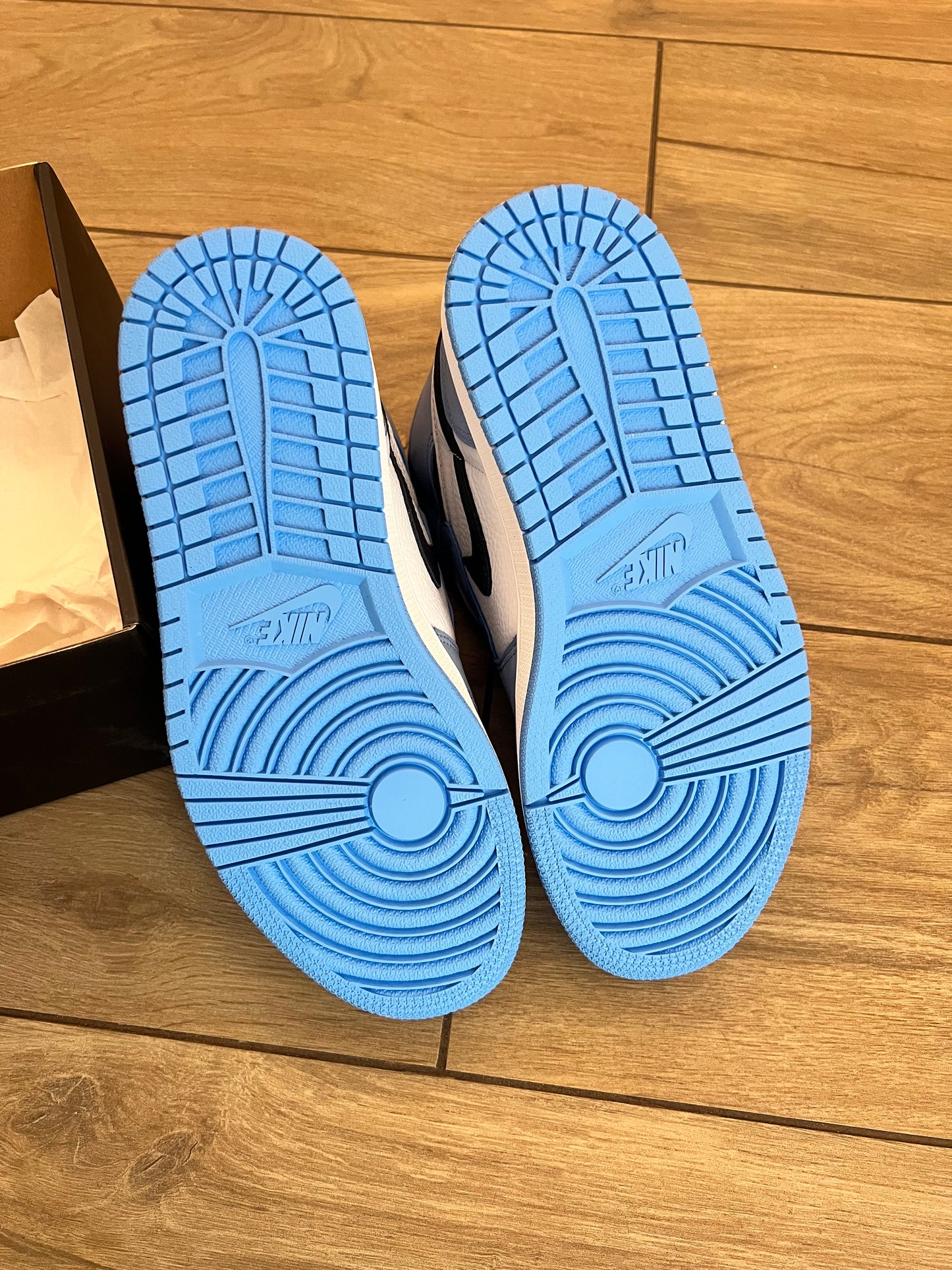 Jordan 1 University Blue - brand new