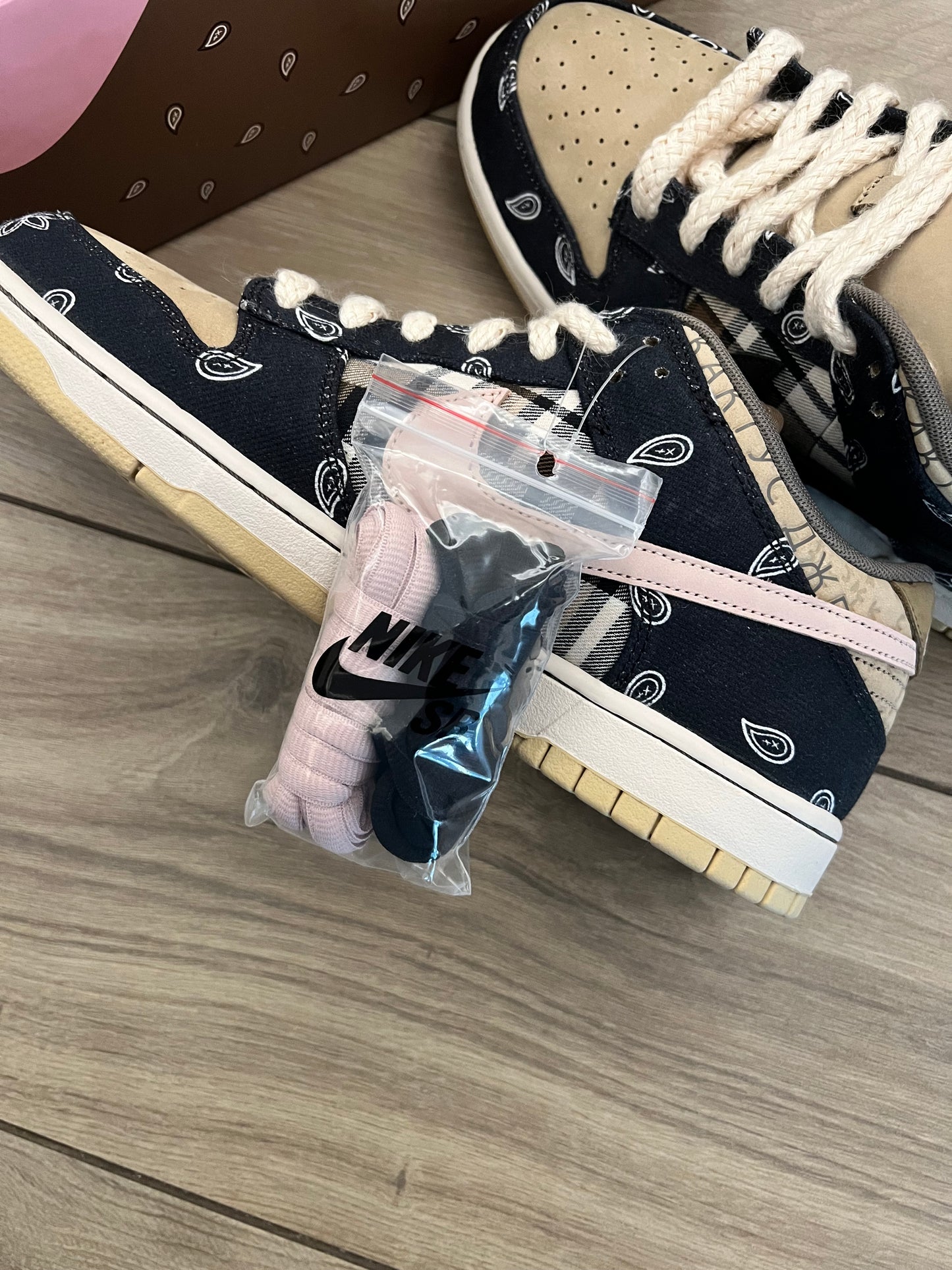 Dunk Low SB Travis Scott - brand new special box