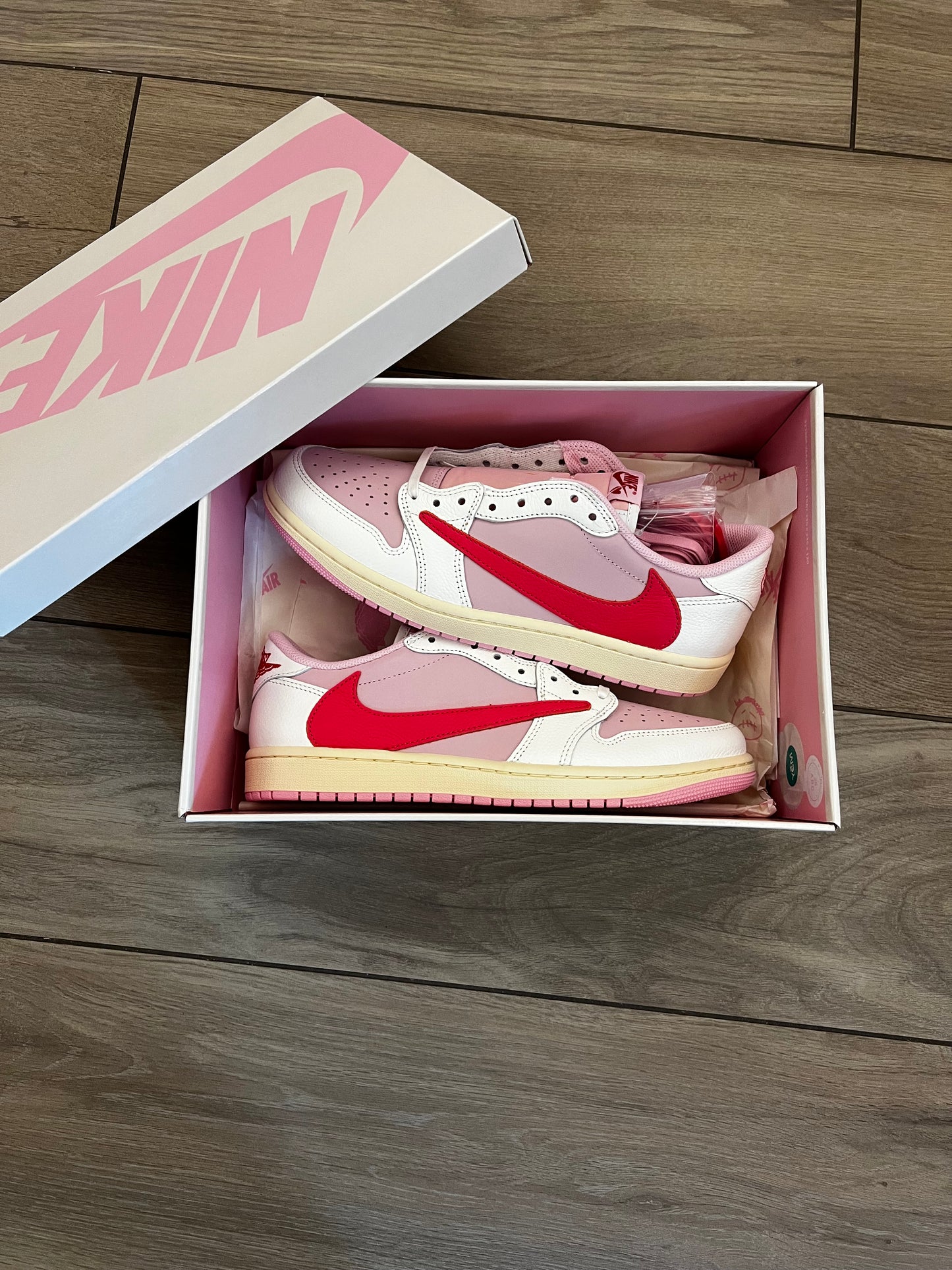 Jordan 1 Low Travis Scott Tropical Pink - brand new