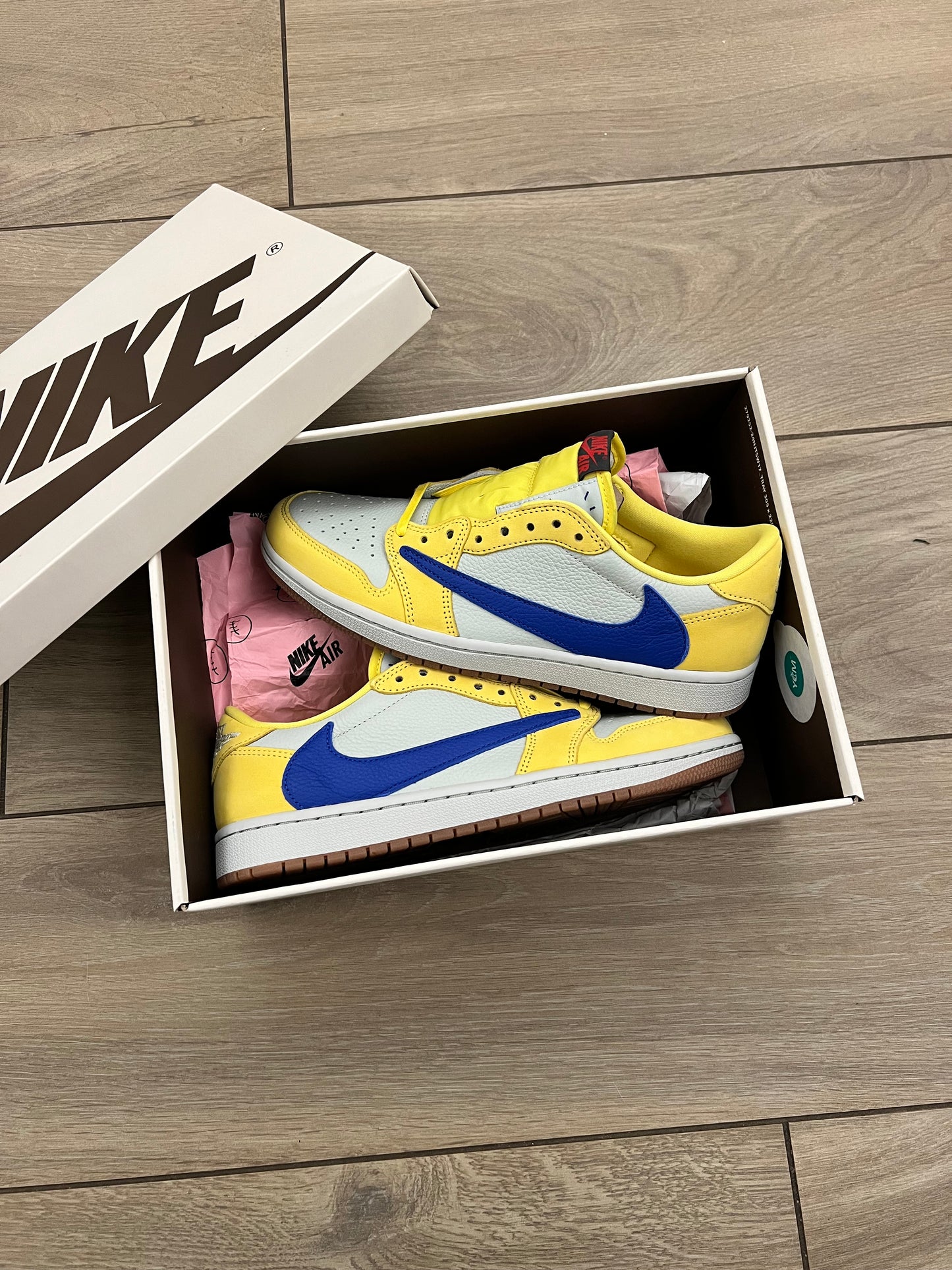 Jordan 1 Low Travis Scott Canary Yellow - brand new