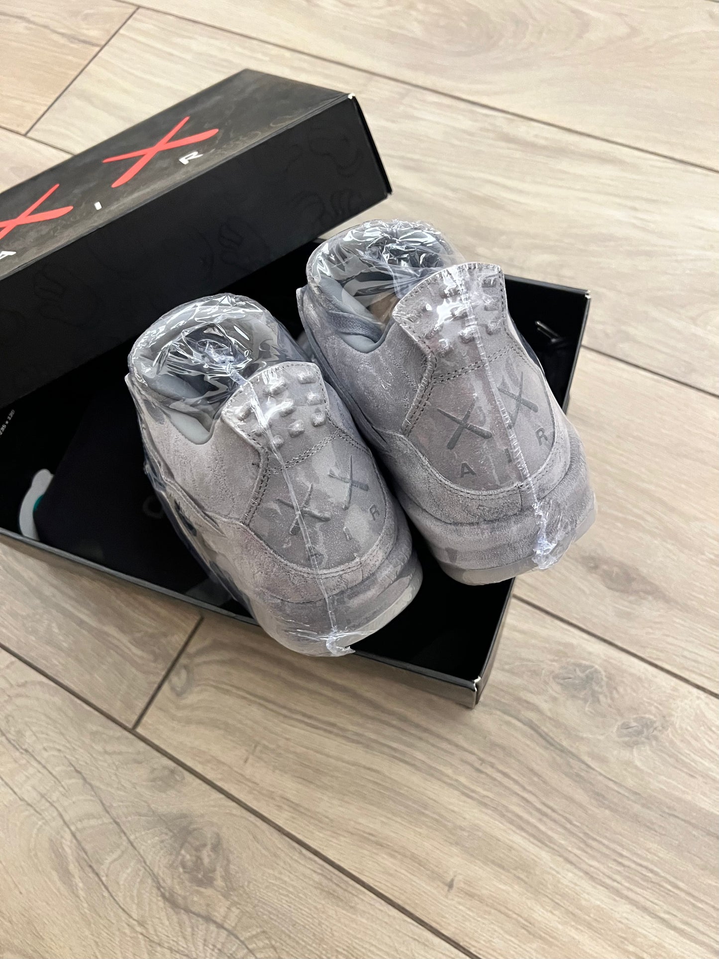 Jordan 4 Kaws Grey - brand new