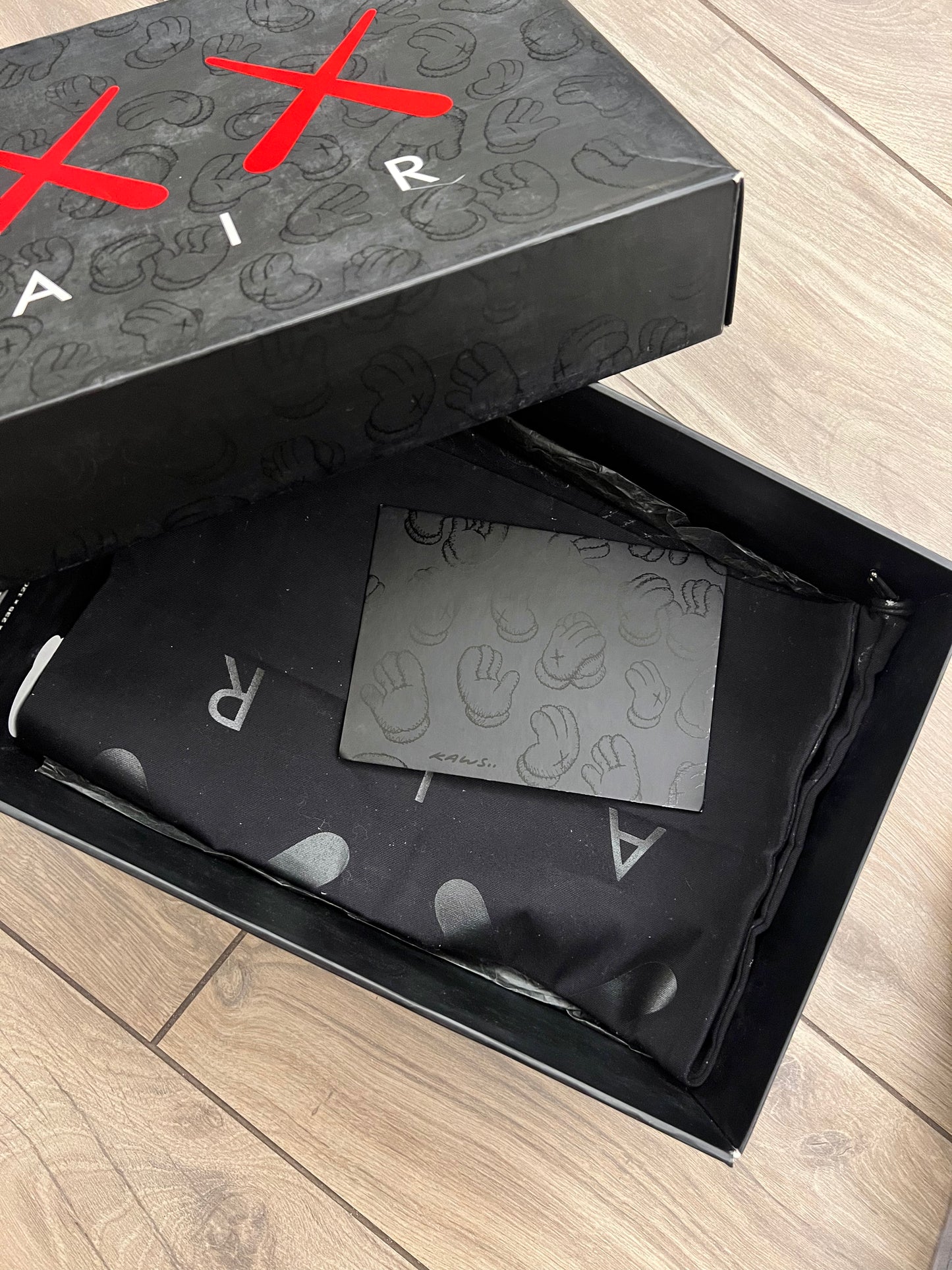 Jordan 4 Kaws Grey - brand new