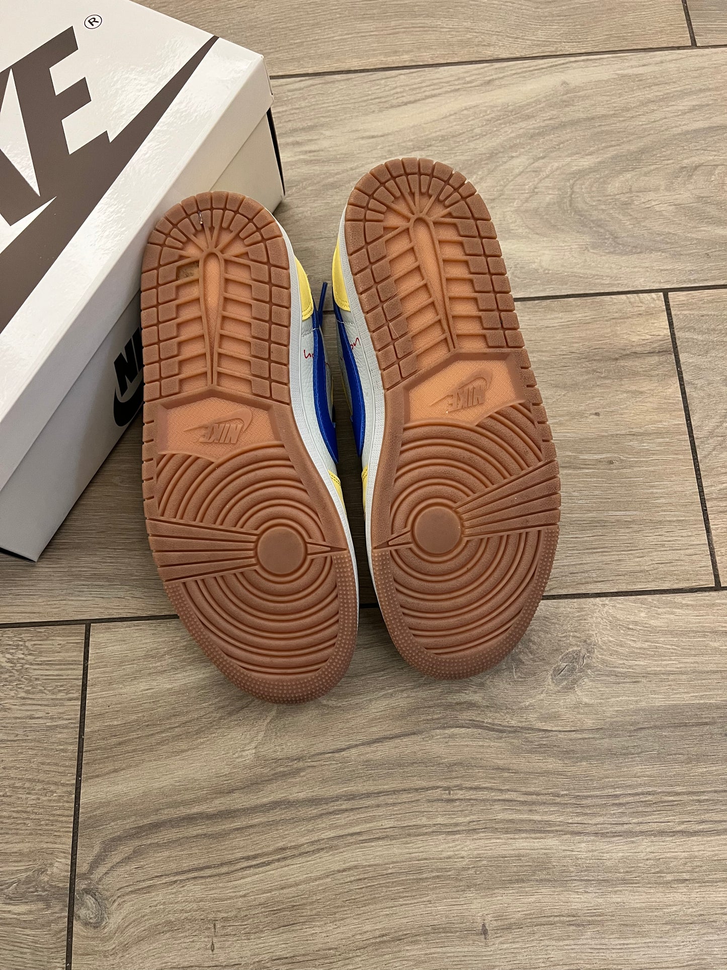 Jordan 1 Low Travis Scott Canary Yellow - taglia 40,5 used