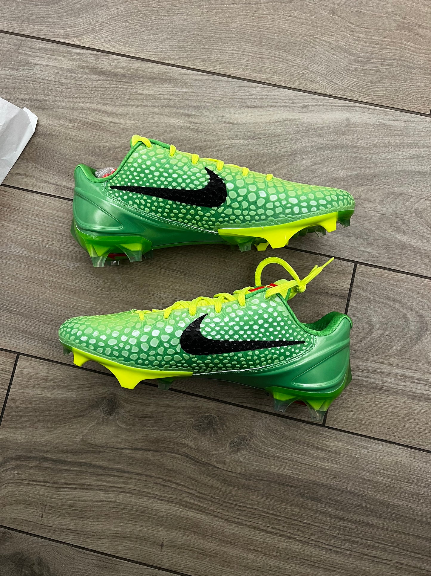 Kobe 6 Vapor Edge Grinch - brand new