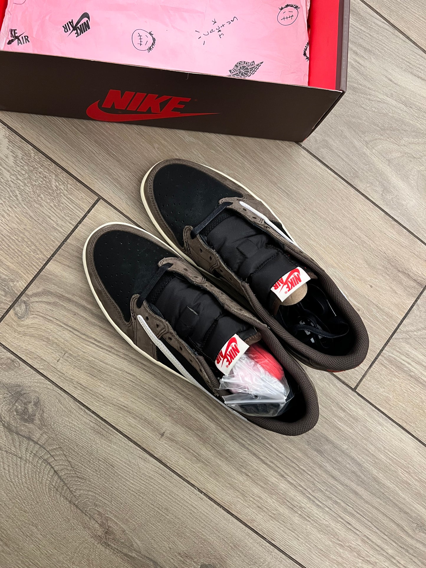 Jordan 1 Low Travis Scott Mocha - brand new