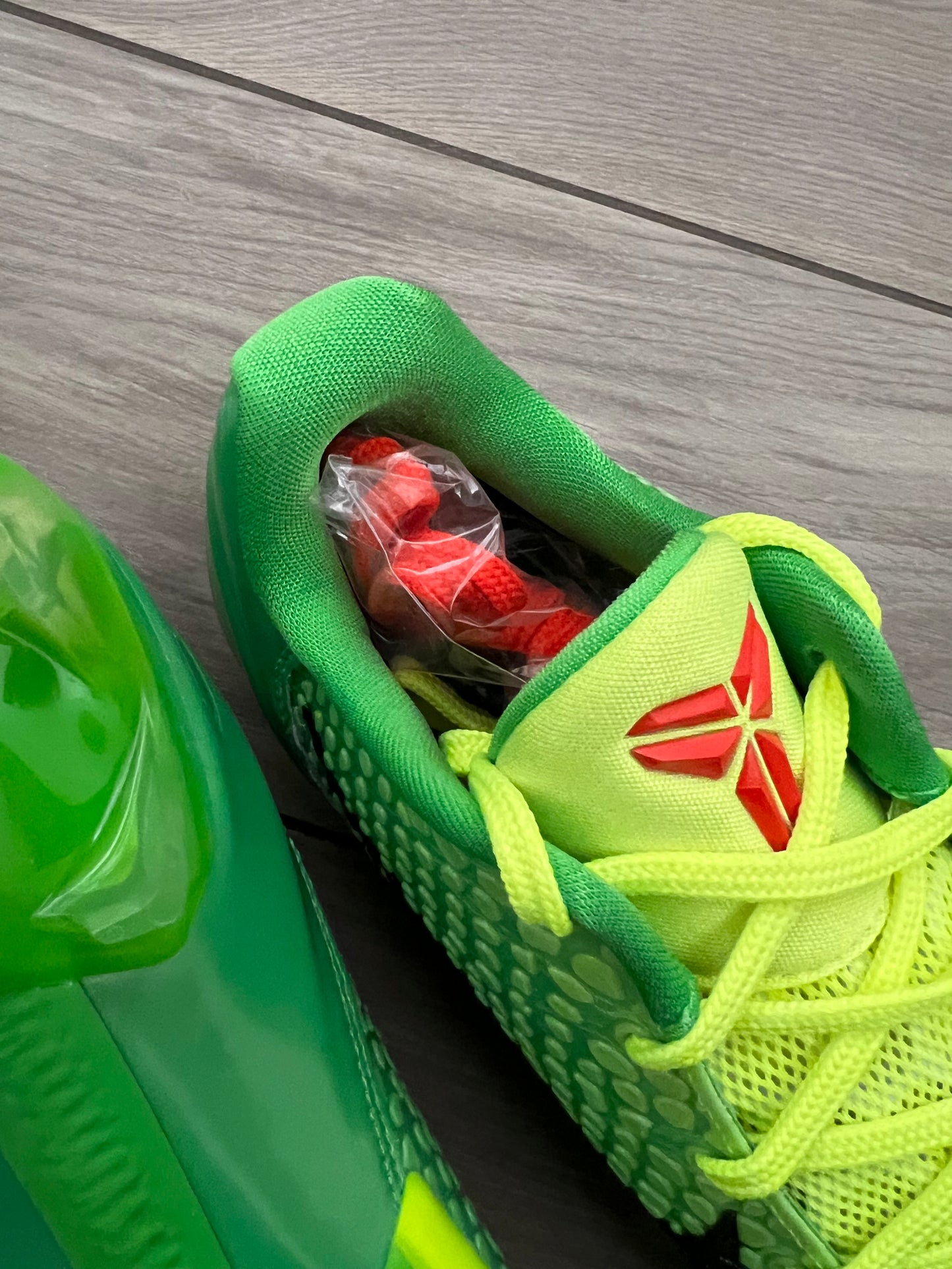 Kobe 6 Vapor Edge Grinch - brand new