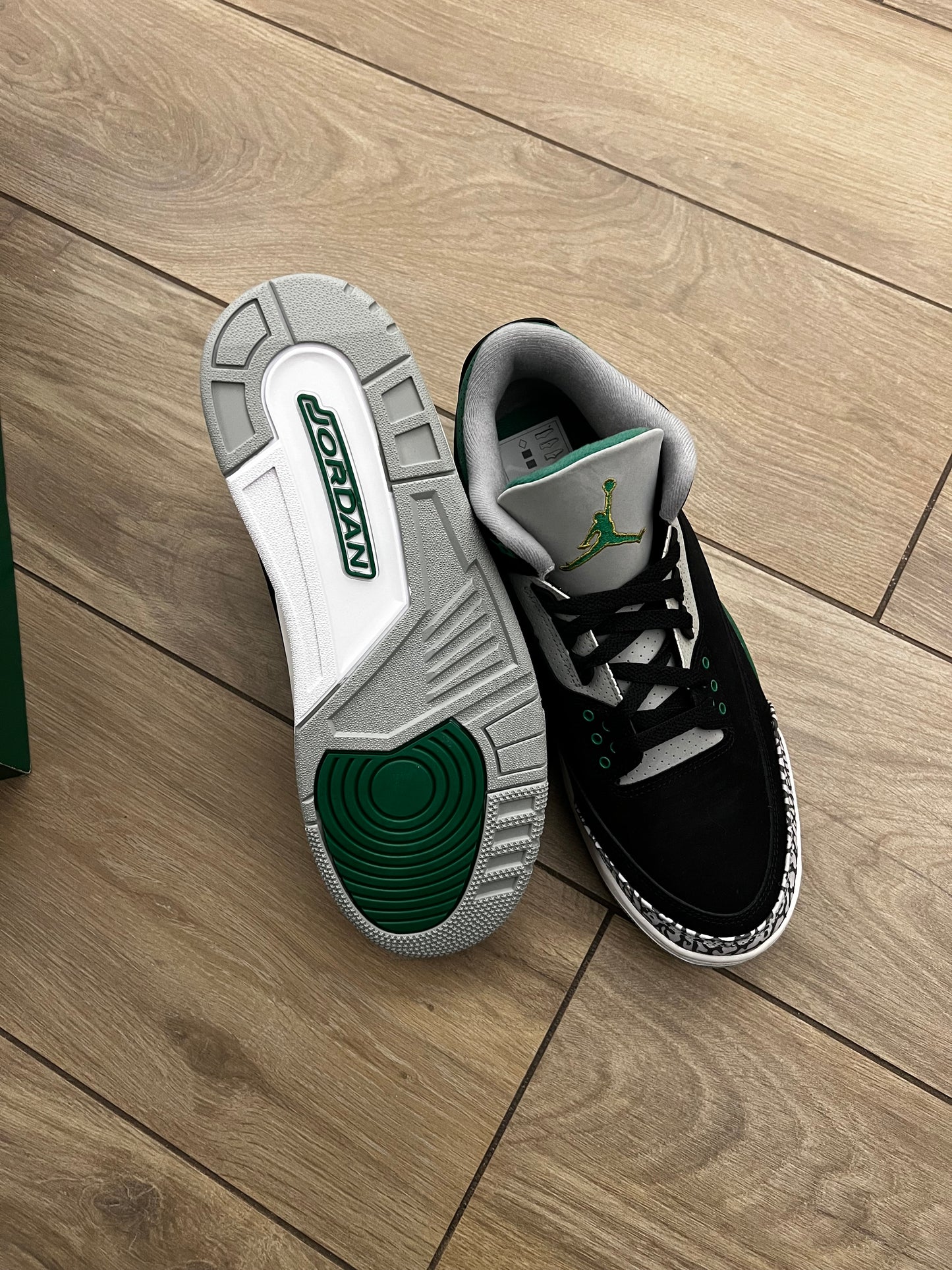 Jordan 3 ‘Pine Green’ - brand new