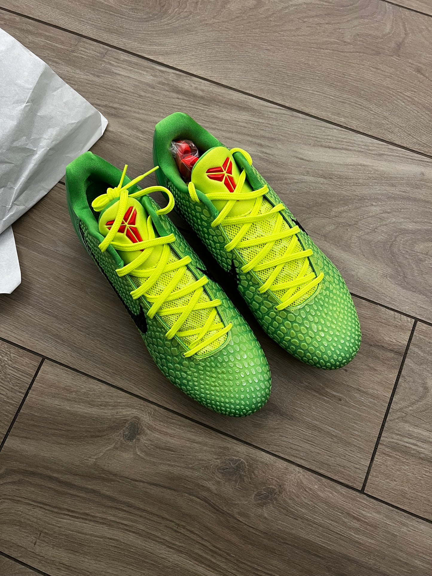 Kobe 6 Vapor Edge Grinch - brand new