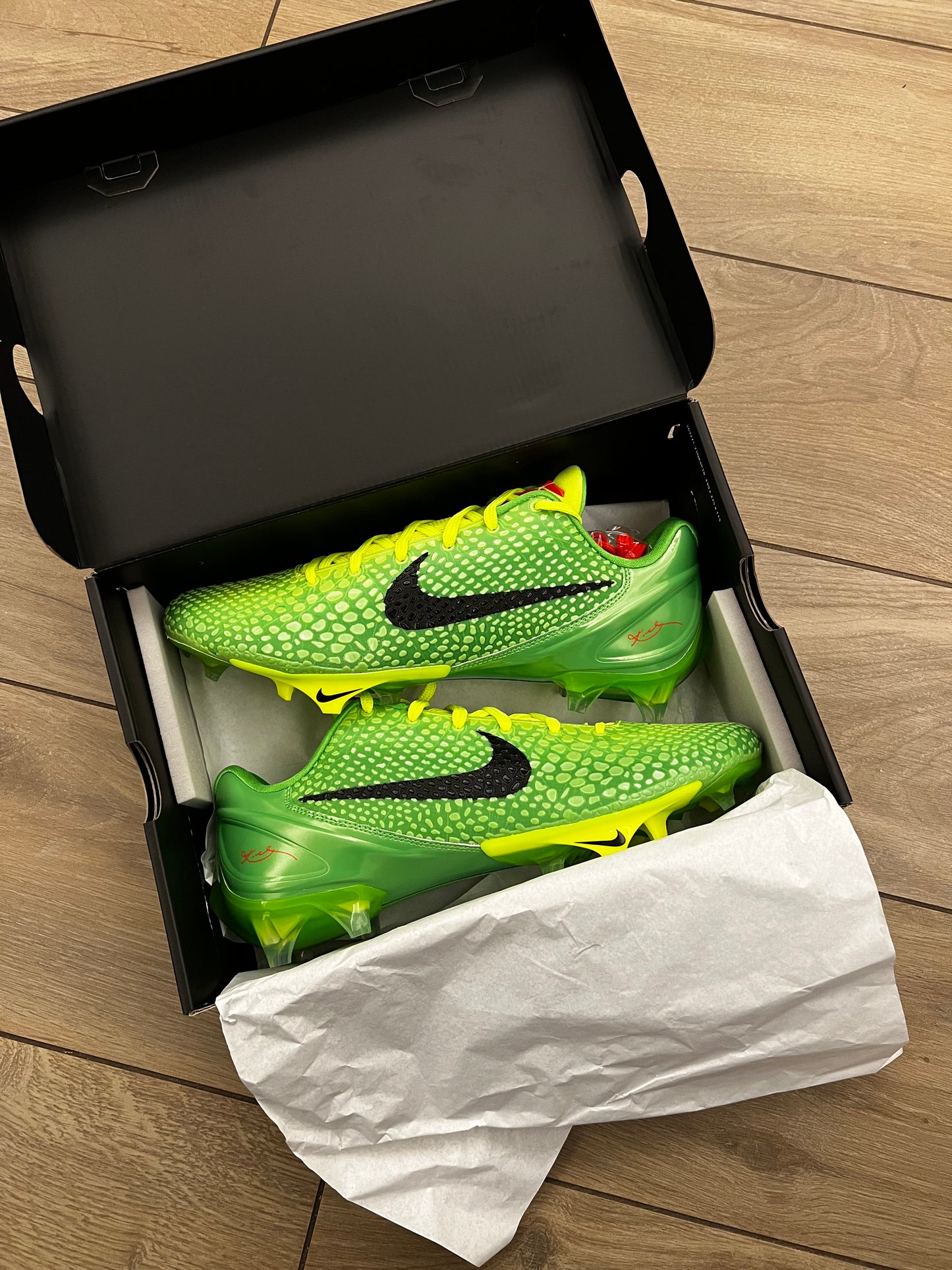Kobe 6 Vapor Edge Grinch - brand new