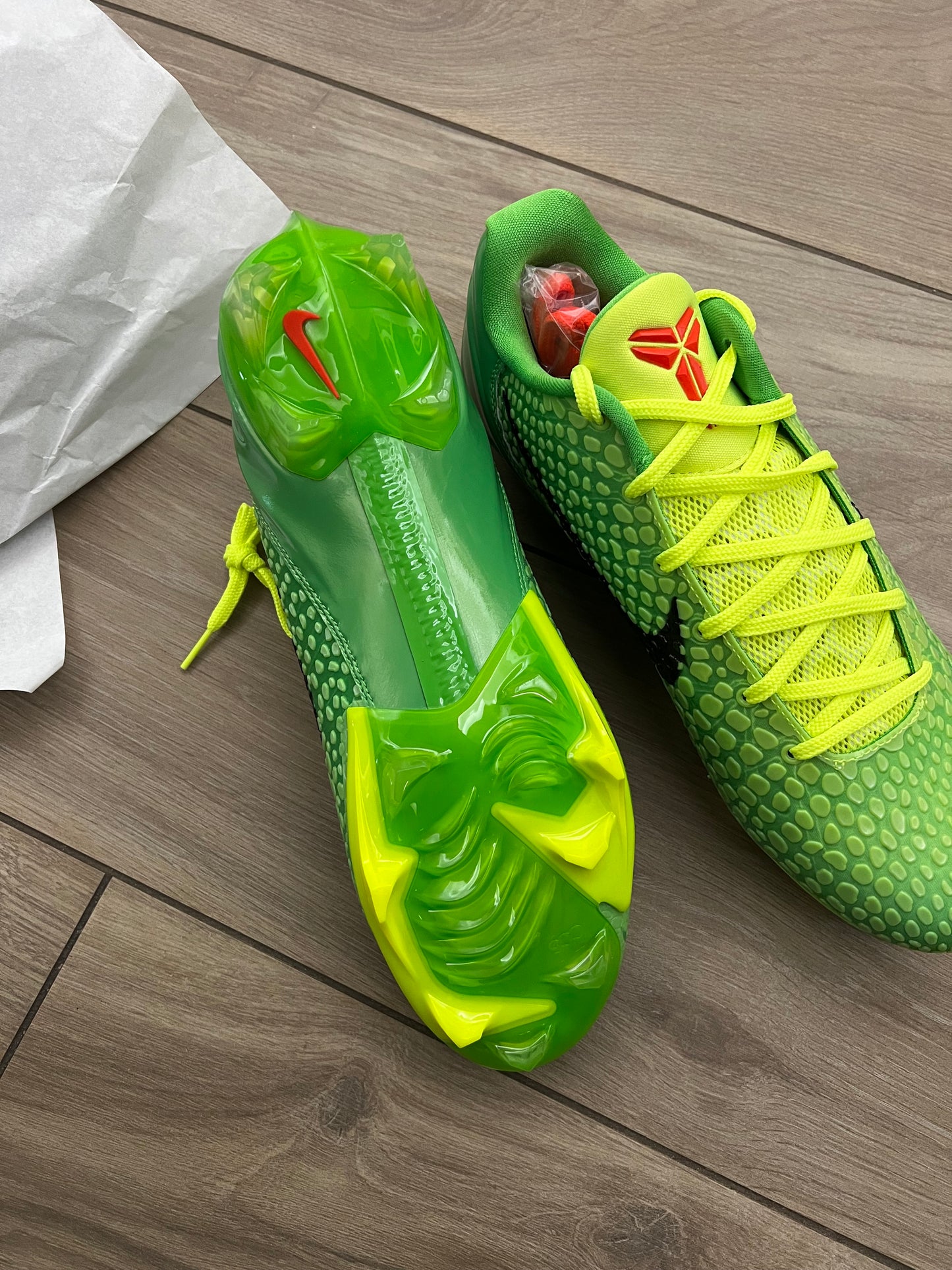 Kobe 6 Vapor Edge Grinch - brand new