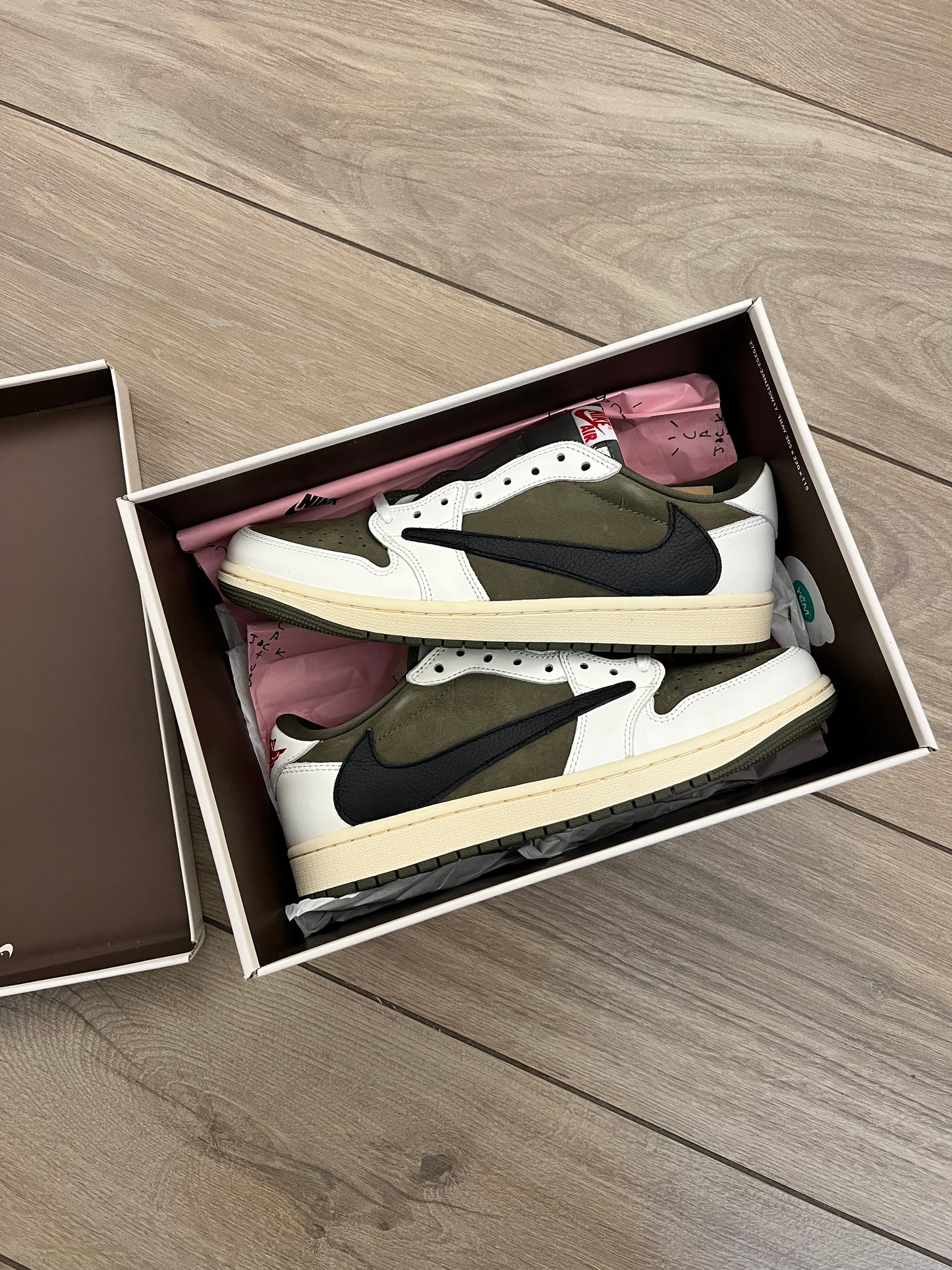 Jordan 1 Low Travis Scott Medium Olive - brand new